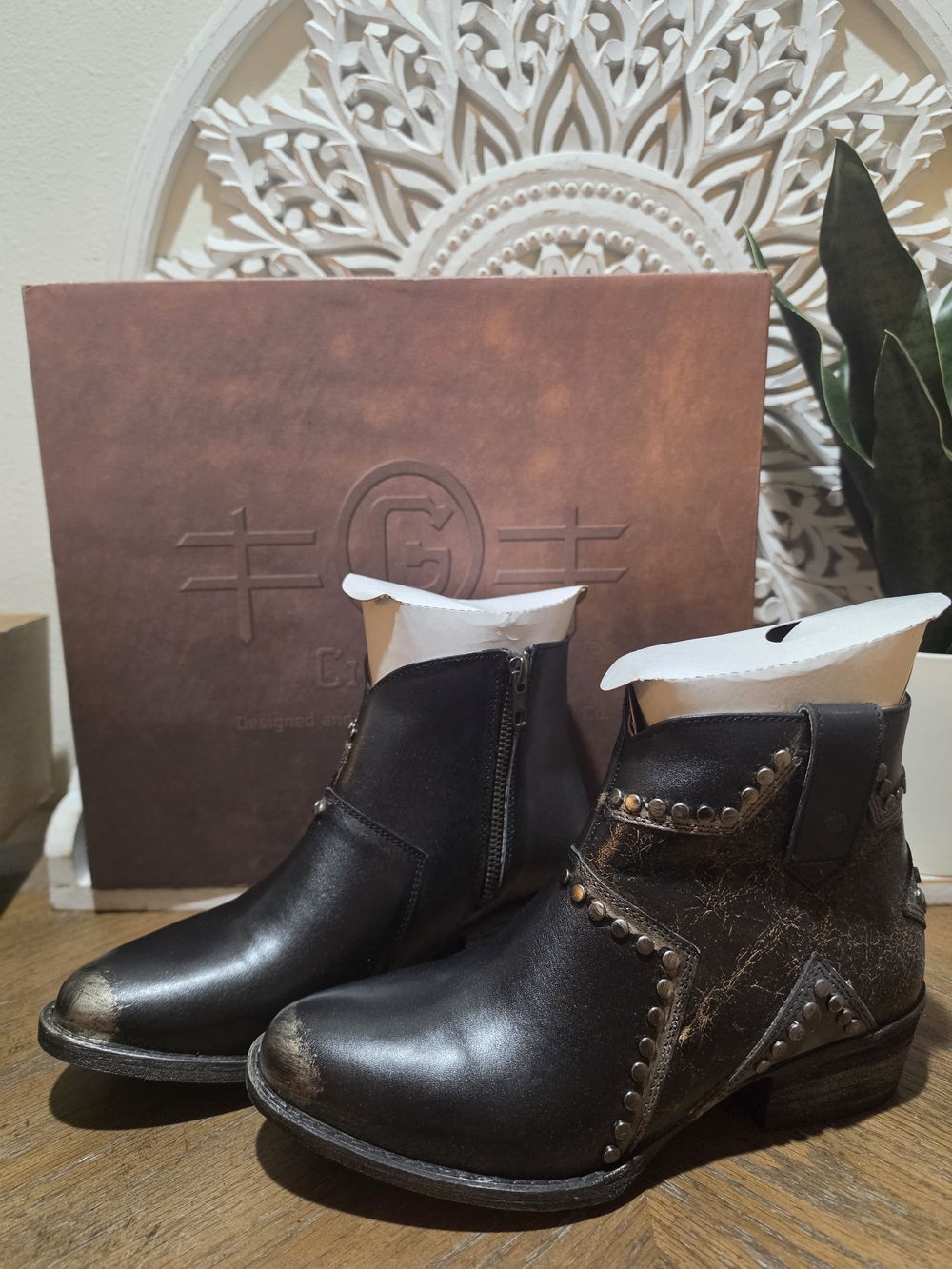 NEW Circle G Ld Black Star Inlay & Studs Ankle Western Bootie Womens 8
